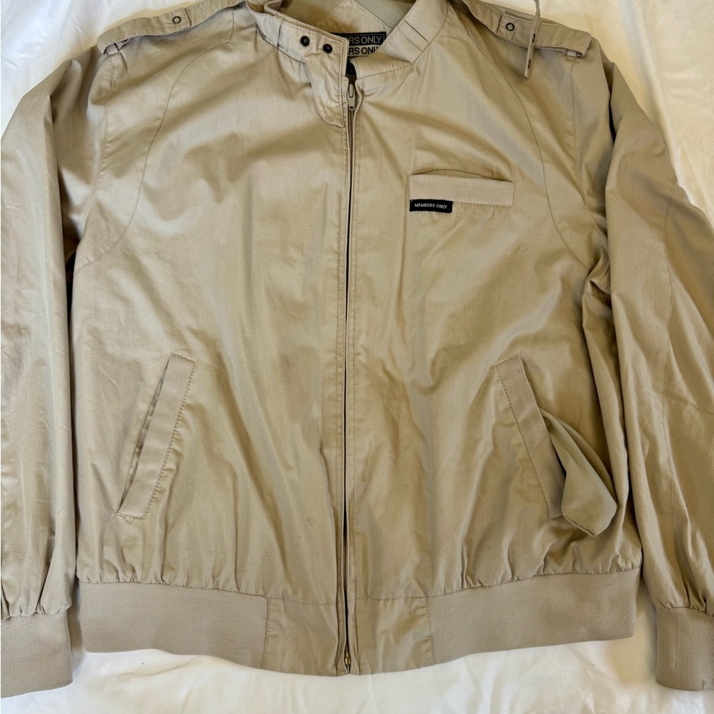 🧥 “Vintage Members Only | 80s Icon | Size M Fit”